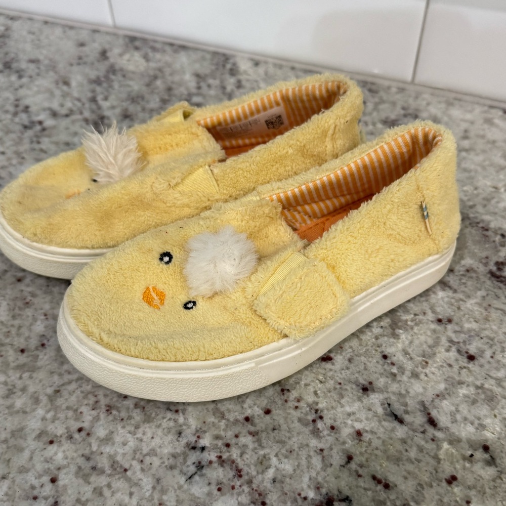 TOMS Yellow Baby Chick Terry Cloth Tiny Slip On Shoes Size 9